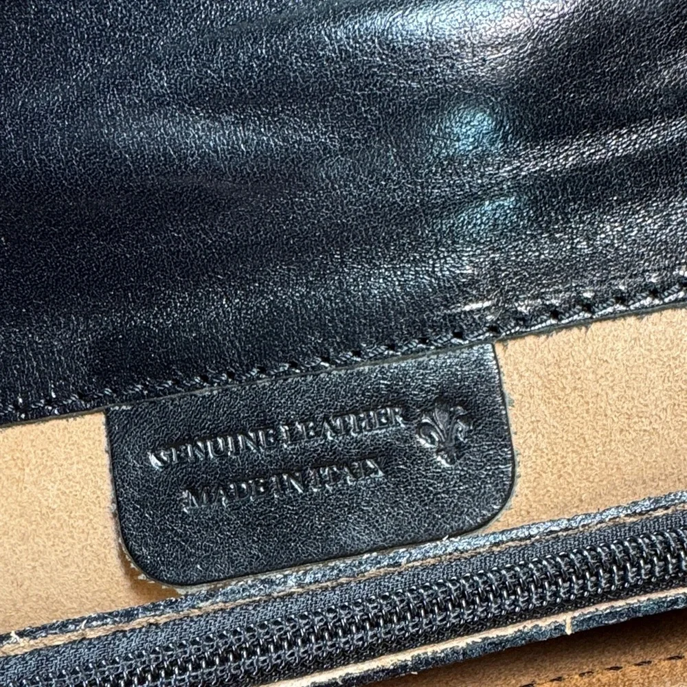 Sleek Black Leather messenger Bag made in Italy genuine leather